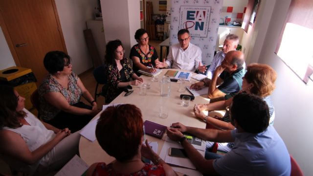 Diego Conesa: Es imprescindible trabajar en las medidas contra la pobreza y la exclusión social, que afectan a un tercio de la población de la Región - 2, Foto 2