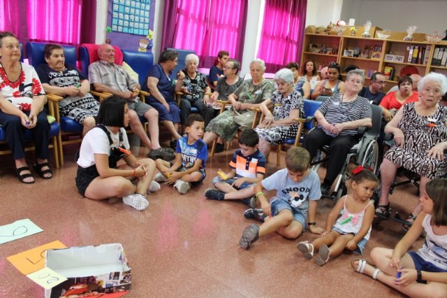 El Centro de Día para Personas Mayores Dependientes celebra el Día del Abuelo con actividades y la presencia de familiares de los usuarios - 3, Foto 3