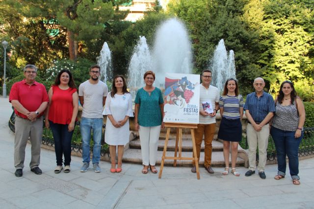 Ayuntamiento y colectivos festeros presentan el cartel oficial de la Feria 2019 - 2, Foto 2