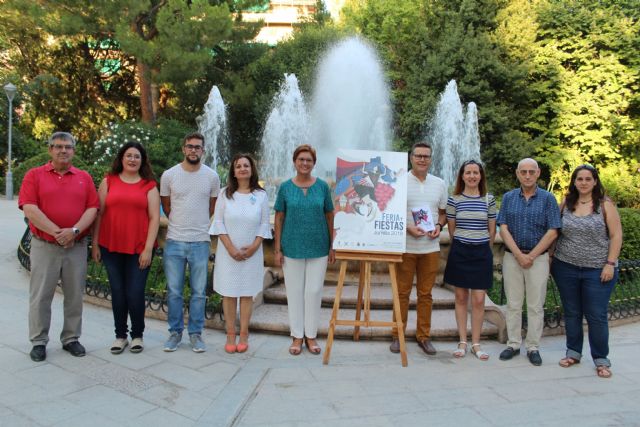 Ayuntamiento y colectivos festeros presentan el cartel oficial de la Feria 2019 - 2, Foto 2