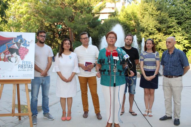 Ayuntamiento y colectivos festeros presentan el cartel oficial de la Feria 2019 - 4, Foto 4