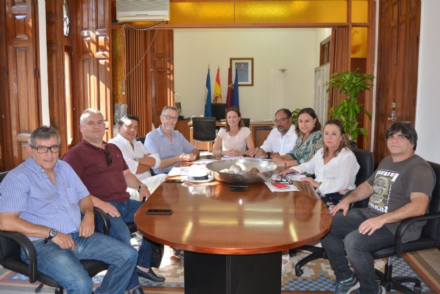 Todos los grupos de la Corporación Municipal apoyan las reivindicaciones de los trabajadores de Renfe para defender la continuidad del Centro de Reparación de Componentes de Águilas - 1, Foto 1