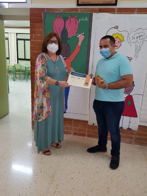 El Ayuntamiento obsequia a los alumnos de 5 años y sexto de Primaria de todos los centros educativos del municipio - 2, Foto 2