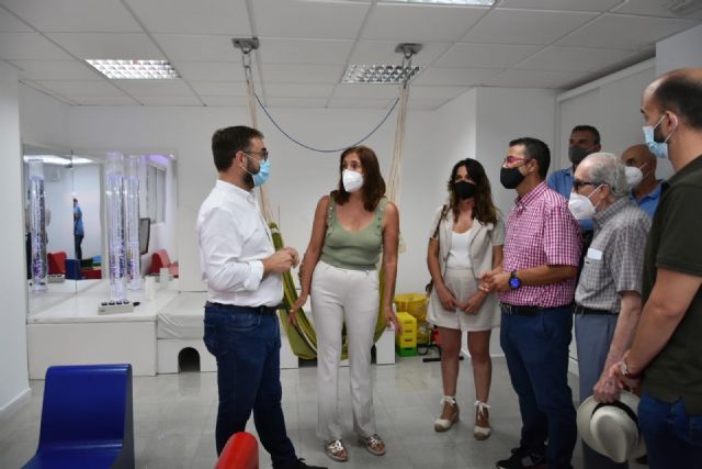 El alcalde de Lorca visita la Escuela de Verano que la Asociación de Enfermedades Raras D´Genes está realizando en las instalaciones de su Centro Multidisciplinar `Cristina Arcas Valero' - 1, Foto 1