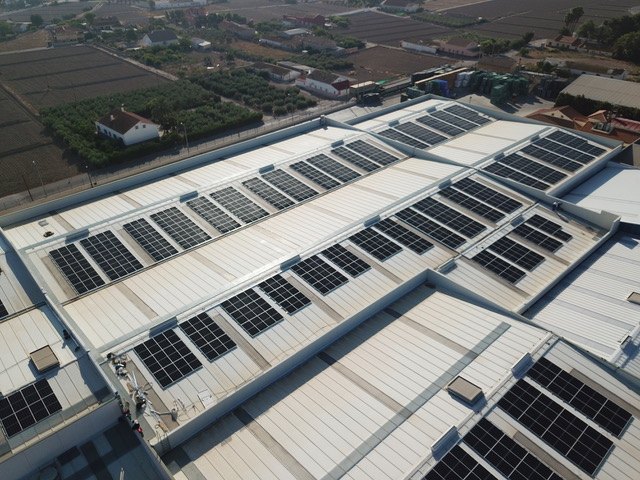 Campo de Lorca apuesta por la energía solar instalando paneles solares sobre la cubierta de sus instalaciones - 2, Foto 2