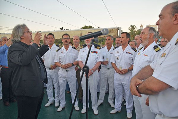 Miembros de la Armada Española incluidos, y amantes del mar que ese día se suman al “Grupo de Cámara Sacra” a su vigésimo quinto aniversario - 1, Foto 1