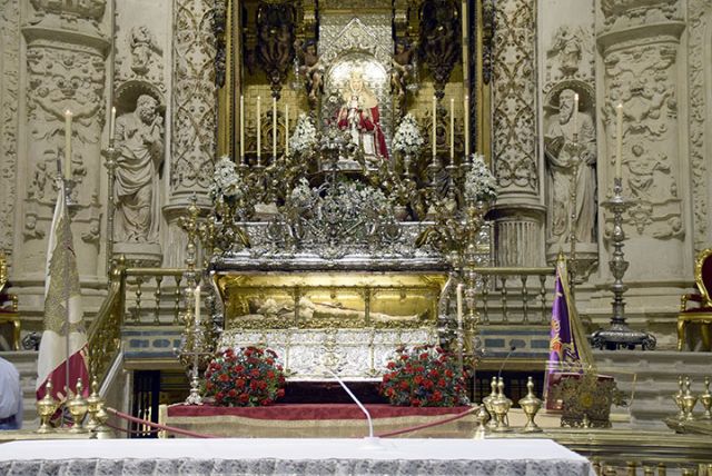 El Cabildo Catedral de Sevilla le encargó un estudio completo y médico forense del cuerpo incorrupto del Rey Fernando III el Santo al equipo dirigido por el doctor José Cabrera Forneiro - 4, Foto 4