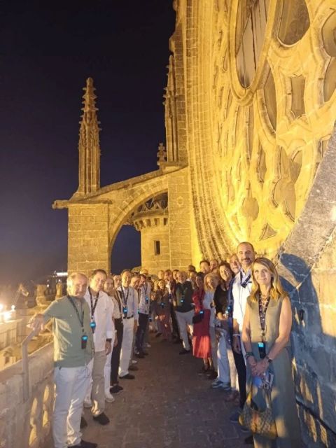 Patrimonio Cultural. Sevilla . El Cuerpo Consular de Sevilla, fueron recibidos por el delegado de patrimonio del Cabildo de la Catedral hispalense, D. Francisco Román Castro - 3, Foto 3