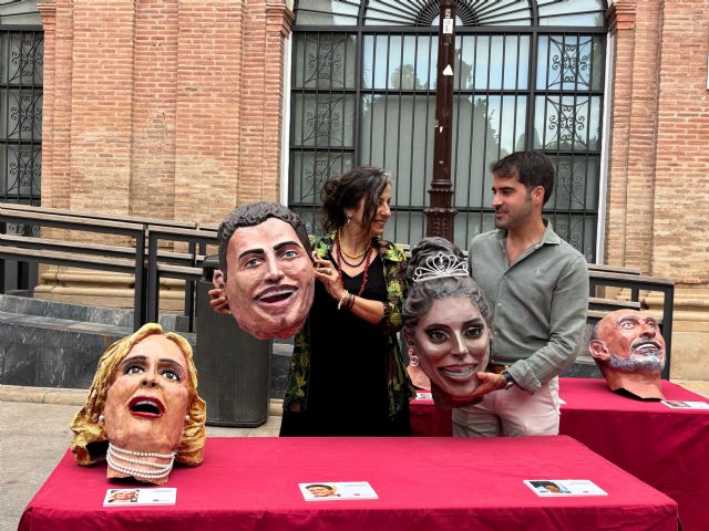 Llegan los diez nuevos cabezudos caricaturizados con los rostros de los personajes más emblemáticos de la Murcia actual que desfilarán en la Feria de Septiembre - 2, Foto 2