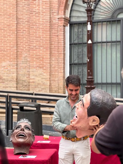Llegan los diez nuevos cabezudos caricaturizados con los rostros de los personajes más emblemáticos de la Murcia actual que desfilarán en la Feria de Septiembre - 3, Foto 3