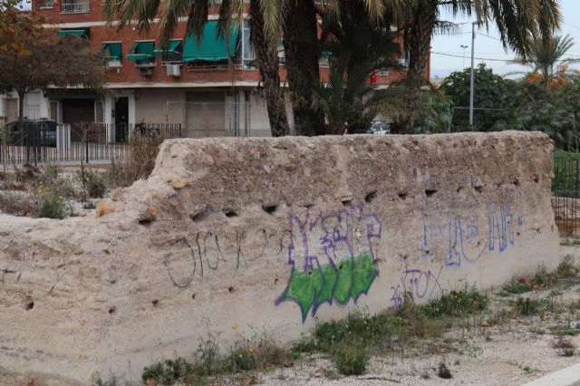 “Huermur denuncia la ‘vergüenza municipal hecha cemento’ en la Torre del Batán: una rotonda no es una puesta en valor” - 1, Foto 1