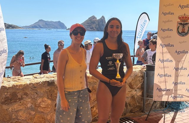 María Albadalejo, y Cristóbal Javier Cáceres, campeones de la Travesía a Nado Isla del Fraile 2025 - 1, Foto 1