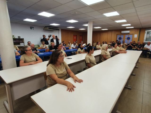 El alcalde y el consejero de Empresa conocen los proyectos experienciales que forman y emplean a 64 personas en Molina de Segura - 5, Foto 5