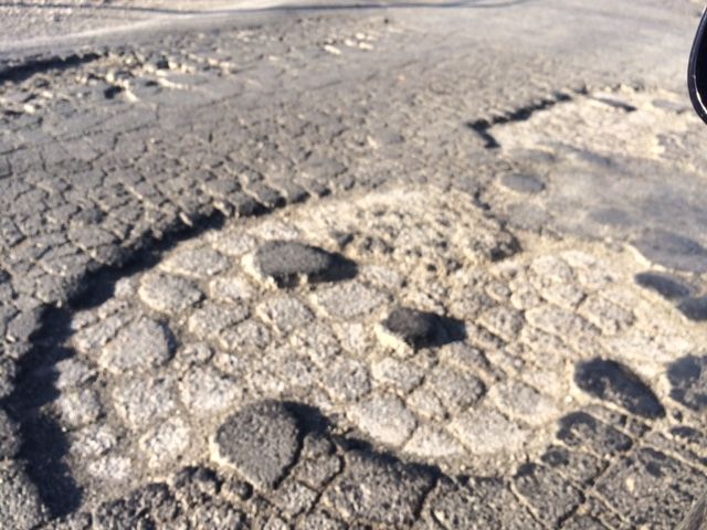 El PSOE califica de despropósito el estado en el que ha quedado la carretera de La Malvaloca - 3, Foto 3