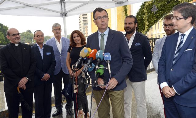 El arco floral de los Peligros, listo para acoger mañana la llegada de La Patrona a la ciudad - 2, Foto 2