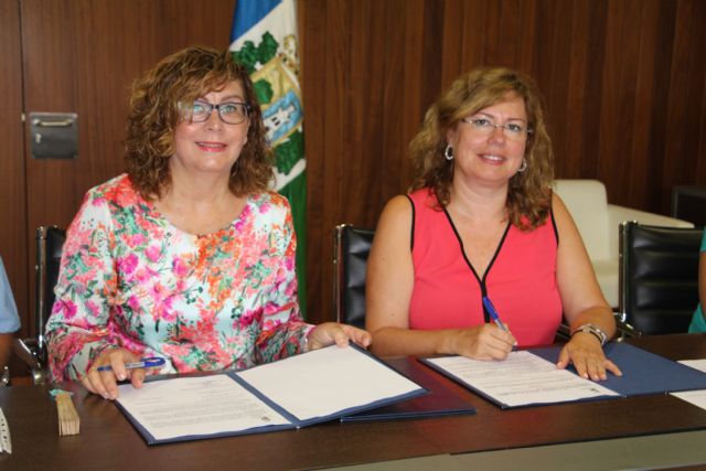El Ayuntamiento y AFEMAR firman la cesión de uso del edificio de Usos Múltiples para esta asociación - 1, Foto 1