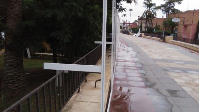 HUERMUR denuncia nuevos grafitis en el paseo del Malecón y la instalación de pantallas ancladas al BIC - 3, Foto 3