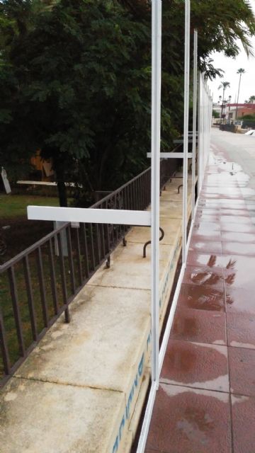 HUERMUR denuncia nuevos grafitis en el paseo del Malecón y la instalación de pantallas ancladas al BIC - 4, Foto 4