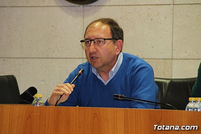 El concejal de Festejos, Agustín Gonzalo Martínez Hernández, durante el Pleno de abril de 2017 / Totana.com, Foto 2