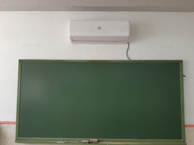 El Ayuntamiento invierte 4.000 euros en la adecuación, reparación y mantenimiento de las aulas del CEIP San Juan Bautista - 2, Foto 2