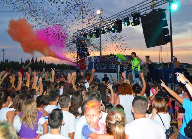 Una colors party y la gala de las peñas festeras relucen en las fiestas torreñas - 1, Foto 1