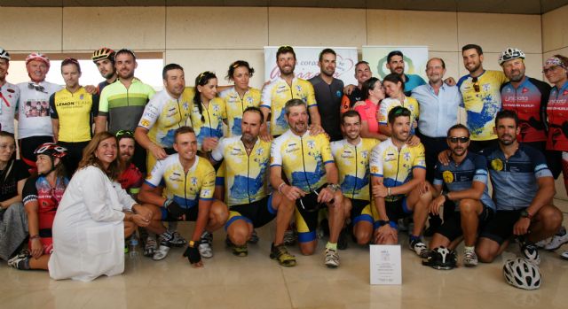 La Arrixaca recibe a los participantes en el reto En bicicleta contar el cáncer - 1, Foto 1