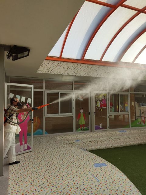 El Ayuntamiento lleva a cabo la limpieza y desinfección de colegios y escuelas infantiles de Puerto Lumbreras como prevención frente a la COVID-19 - 2, Foto 2