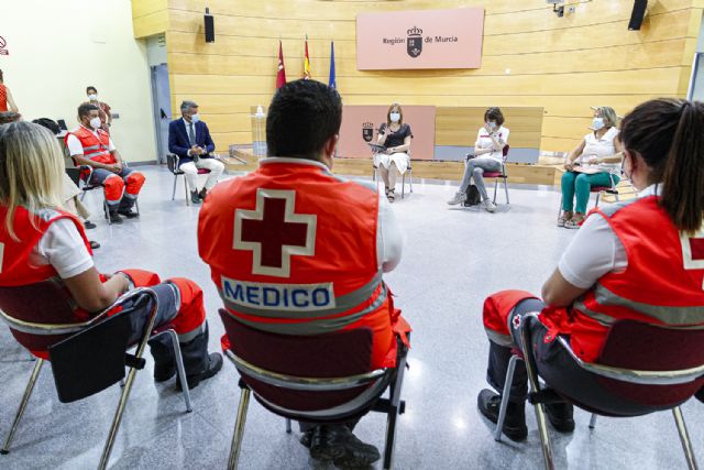 Isabel Franco recibe al equipo de Cruz Roja de la Región que ha participado en el dispositivo de acogida a los refugiados afganos en Madrid - 2, Foto 2
