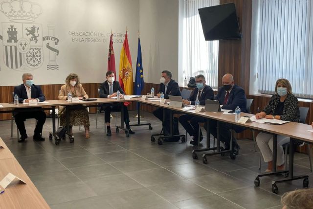La presidenta de ADIF se compromete con la alcaldesa a licitar un primer tramo del AVE a final de año - 1, Foto 1