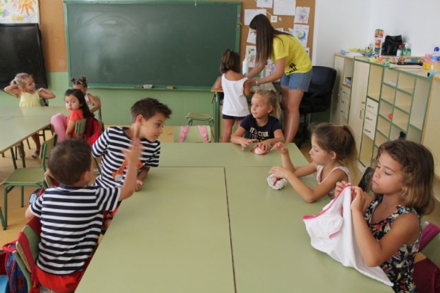    [Unos 150 niños y niñas han pasado por la Escuela Municipal de Verano que promueve “El Candil”, Foto 2