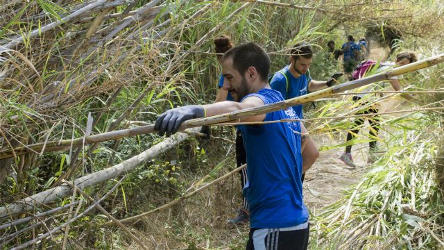 Más de 60 voluntarios conocen y mejoran dos espacios naturales de la Región en una jornada con EPlan - 1, Foto 1