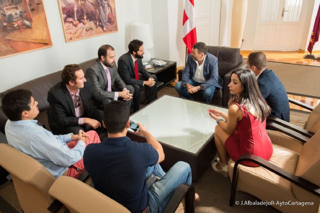 El alcalde recibe a la nueva directiva de AJE y reafirma el apoyo institucional en la búsqueda de sinergias - 4, Foto 4