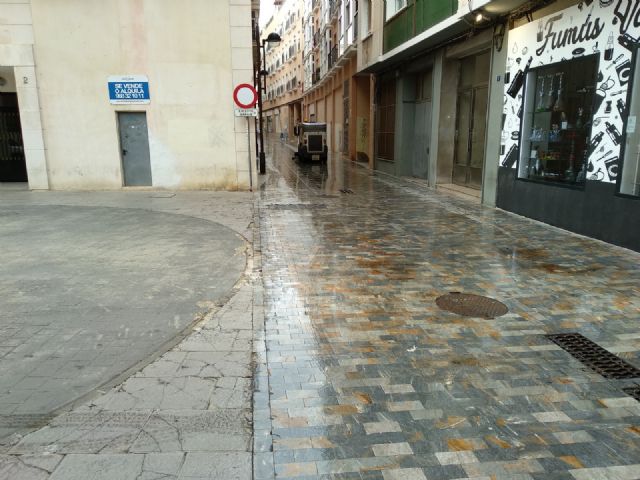 Cs reclama al Ayuntamiento que arregle los desperfectos en el pavimento de José María Artés y bajo el antiguo Edificio Tívoli - 3, Foto 3