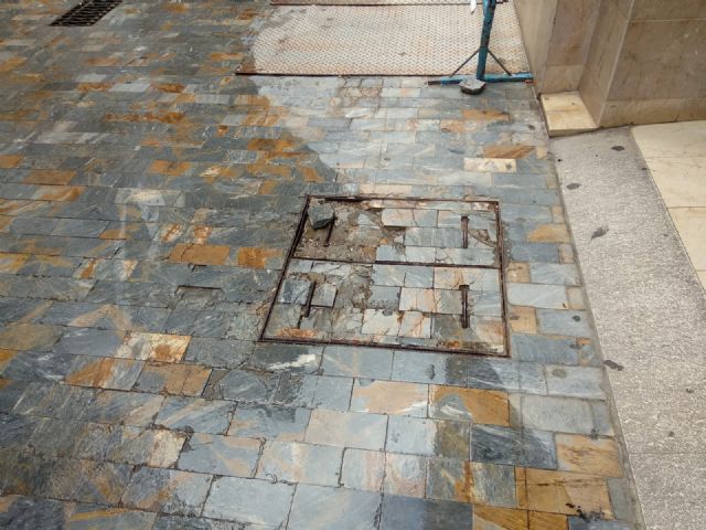 Cs reclama al Ayuntamiento que arregle los desperfectos en el pavimento de José María Artés y bajo el antiguo Edificio Tívoli - 4, Foto 4