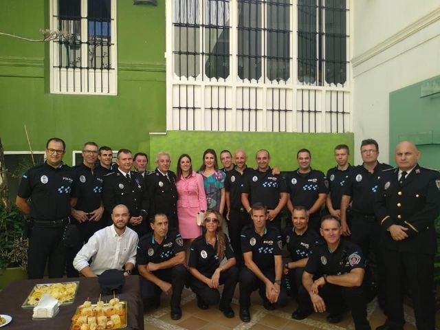 Concejales del Psoe de Puerto Lumbreras asistieron a la misa que conmemora el día de los patronos de la Policía Local y al homenaje a tres de sus agentes por su jubilación - 2, Foto 2
