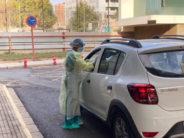 El Hospital del Rosell en Cartagena estrena un punto para hacer la PCR desde el coche de los pacientes - 1, Foto 1