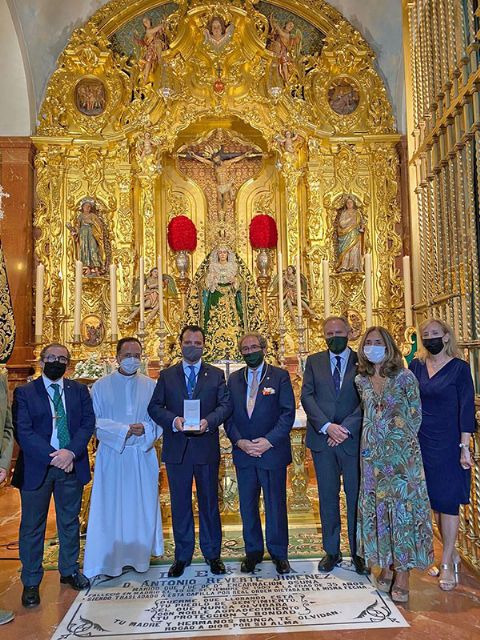 La Hermandad de la Esperanza Macarena de Sevilla ofreció a la Virgen de las Angustias de Alcalá del Río un Relicario de Oro, con motivo del 50 Aniversario de su Coronación Canónica - 4, Foto 4