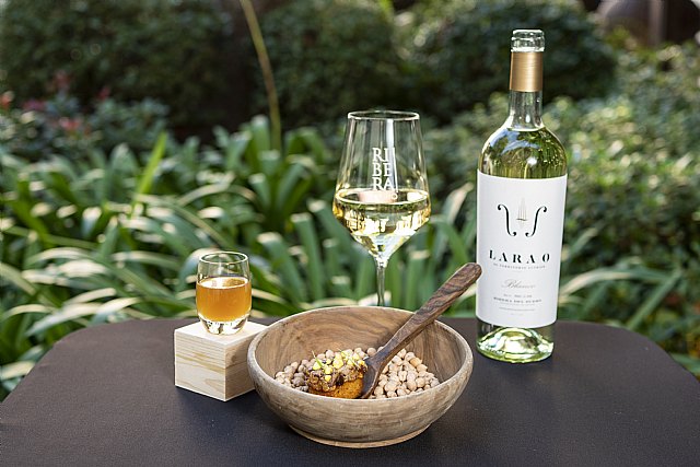 LARA O Blanco Crianza 2019 el vino del Mejor maridaje D.O. Ribera del Duero - 1, Foto 1