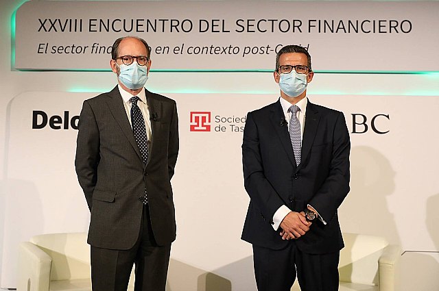Rafael Salinas, director financiero de BBVA, y José Manuel Domínguez Carravilla, socio de Deloitte., Foto 1