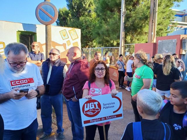 UGT Servicios Públicos denuncia que la Consejería deja a 21 alumnos de necesidades especiales sin un Auxiliar Técnico Educativo en el Colegio San Isidoro de El Algar - 1, Foto 1