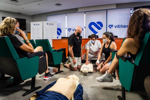 Vithas comienza la formación en RCP al voluntariado del Medio Maratón y el Maratón Valencia - 1, Foto 1
