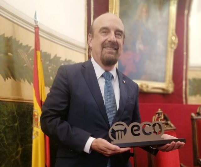 El Dr. José María Martín-Moreno, miembro del Comité Científico de la Fundación Economía y Salud, recibe el premio Fundación ECO por su contribución en salud pública y prevención del cáncer - 1, Foto 1