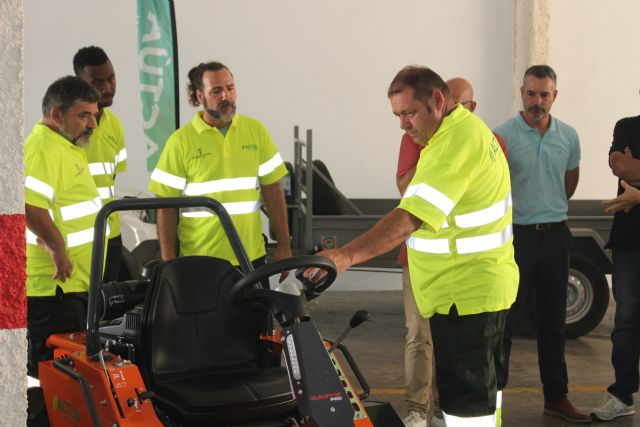 Denia refuerza el servicio de desbroce y mantenimiento de sus zonas verdes con el doble de personal y nueva maquinaria - 2, Foto 2