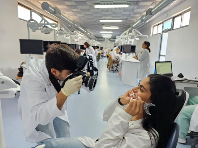 Los futuros odontólogos de UCAM Cartagena comienzan sus prácticas en un preclínico de vanguardia - 1, Foto 1
