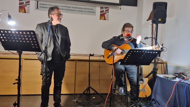 Vicente Castellanos, guía de lujo para la visita de los componentes del II Hermanamiento Oretania de Poetas de Euskadi y Castilla-La Mancha al centro histórico de Ciudad Real - 2, Foto 2