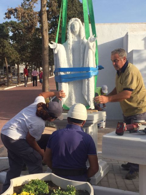 Un total de veintiocho personas trabajan desde el pasado mayo en la rehabilitación del cementerio municipal - 1, Foto 1
