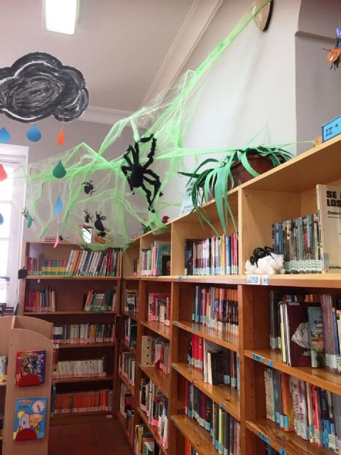 The Municipal Library "Mateo Garca" enables a reading section on topics related to "Halloween", Foto 4