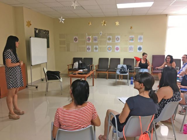 Desempleados lumbrerenses se forman para prestar atención sociosanitaria a personas dependientes en el domicilio - 2, Foto 2