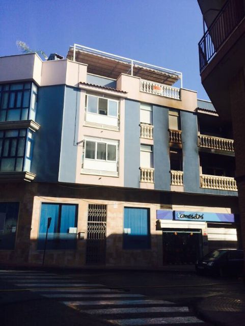 Policía Local y Protección Civil intervienen en un incendio en un piso, que sofocan efectivos de Bomberos del CEIS de la Región de Murcia, Foto 6