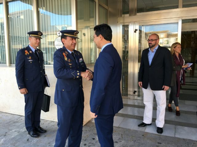 El alcalde recibe en el Ayuntamiento al nuevo coronel director de la AGA, Miguel Ivorra Ruiz - 1, Foto 1